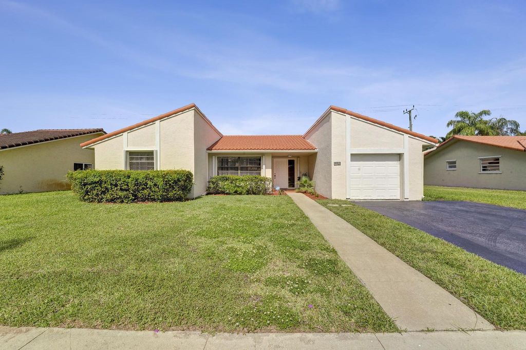 Photo of 5521 SW 114 Avenue, Cooper City, FL 33330 (MLS # B26021917)