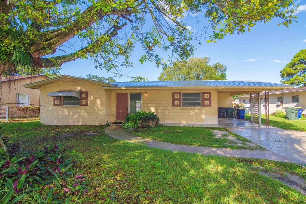 Photo of 2505 Oleander Boulevard, Fort Pierce, FL 34982 (MLS # R10924682)