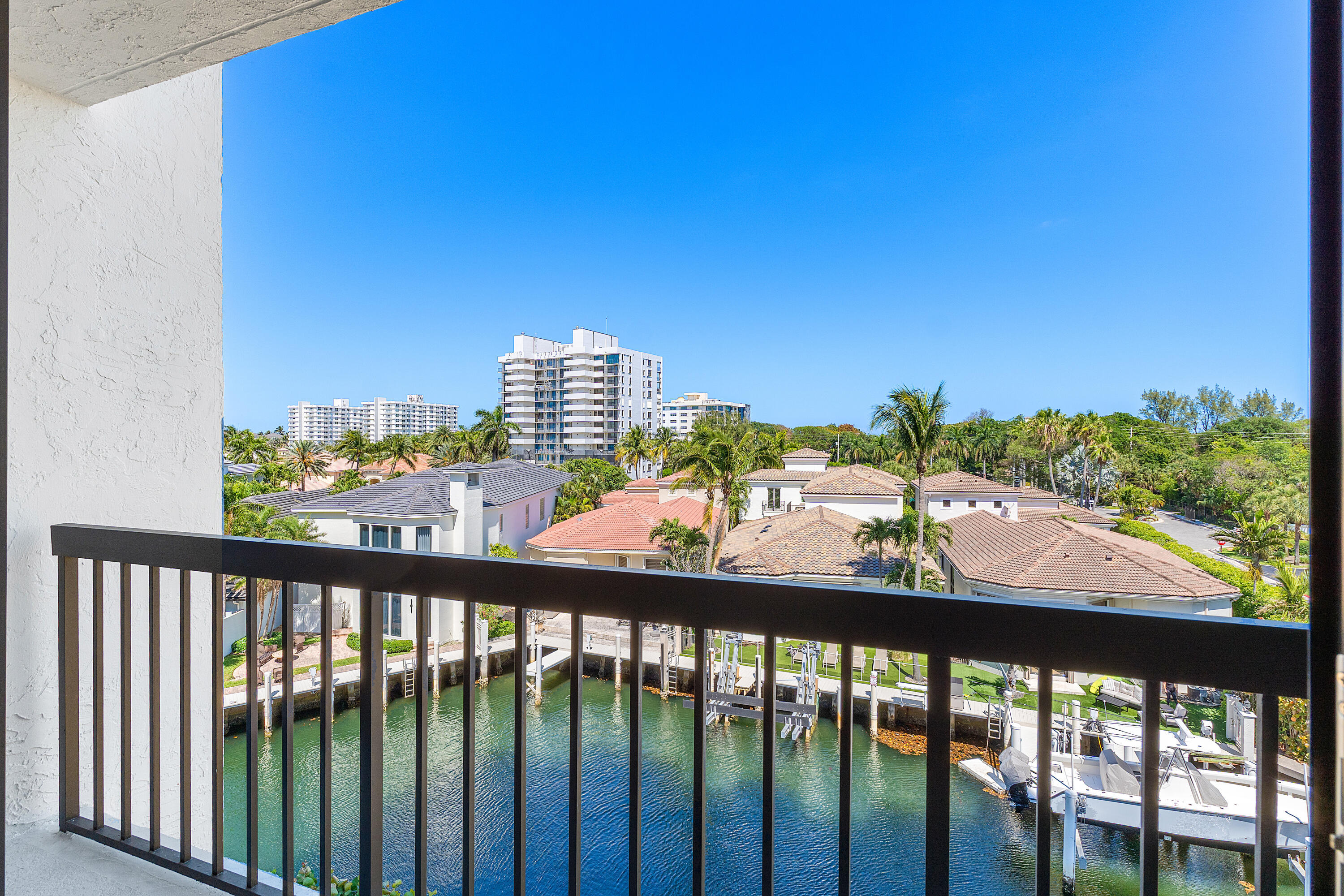 BRAEMAR ISLE CONDO - Residential