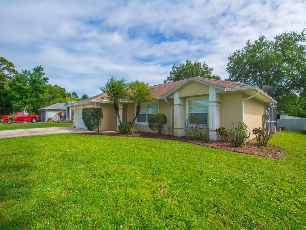 Photo of 962 Montrose Avenue, Sebastian, FL 32958 (MLS # B26015290)