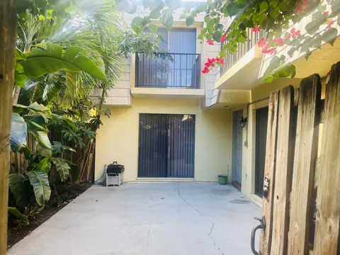 1170 6th Avenue Unit 23c, Vero Beach, FL MLS: R11077946