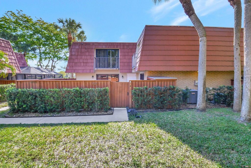 Photo of 505 Buttonwood Lane, Boynton Beach, FL 33436 (MLS # R10973372)