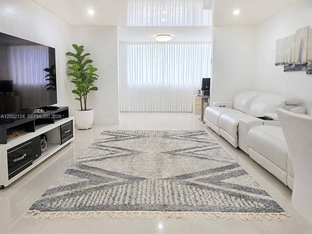 Photo of 301 NE 14th Avenue #207, Hallandale Beach, FL 33009 (MLS # A12052124)