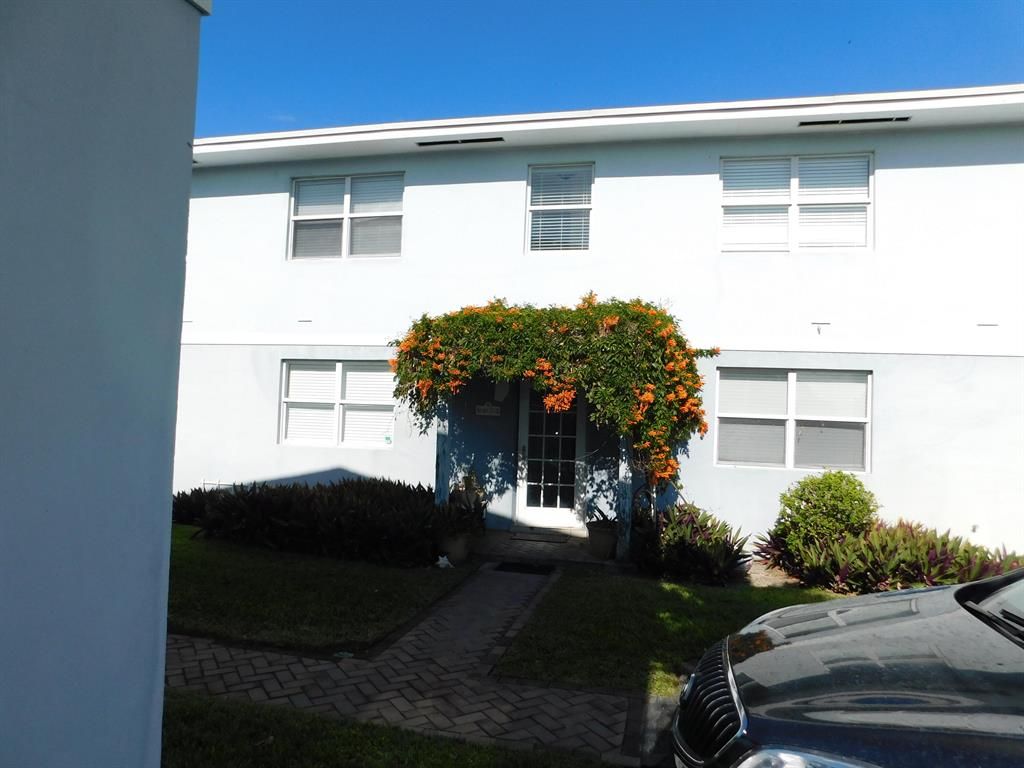 Photo of 737 Hummingbird Way #15, North Palm Beach, FL 33408 (MLS # R10818952)