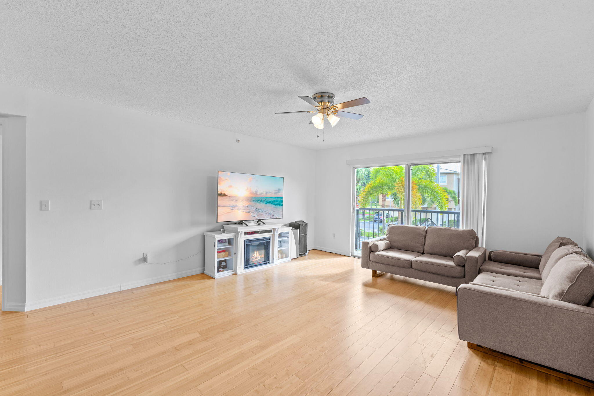 GRAND VIEW AT CRESTWOOD CONDO - Residential