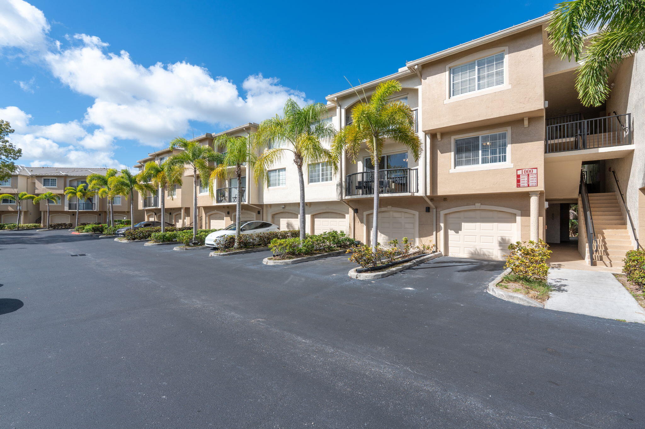 GRAND VIEW AT CRESTWOOD CONDO - Residential