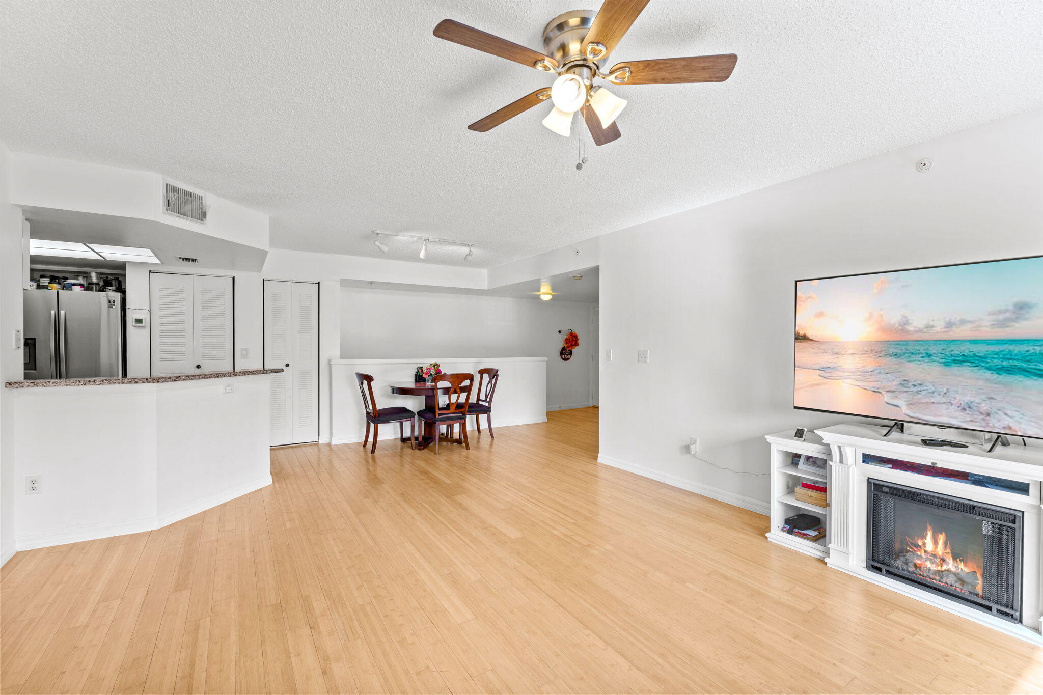 GRAND VIEW AT CRESTWOOD CONDO - Residential