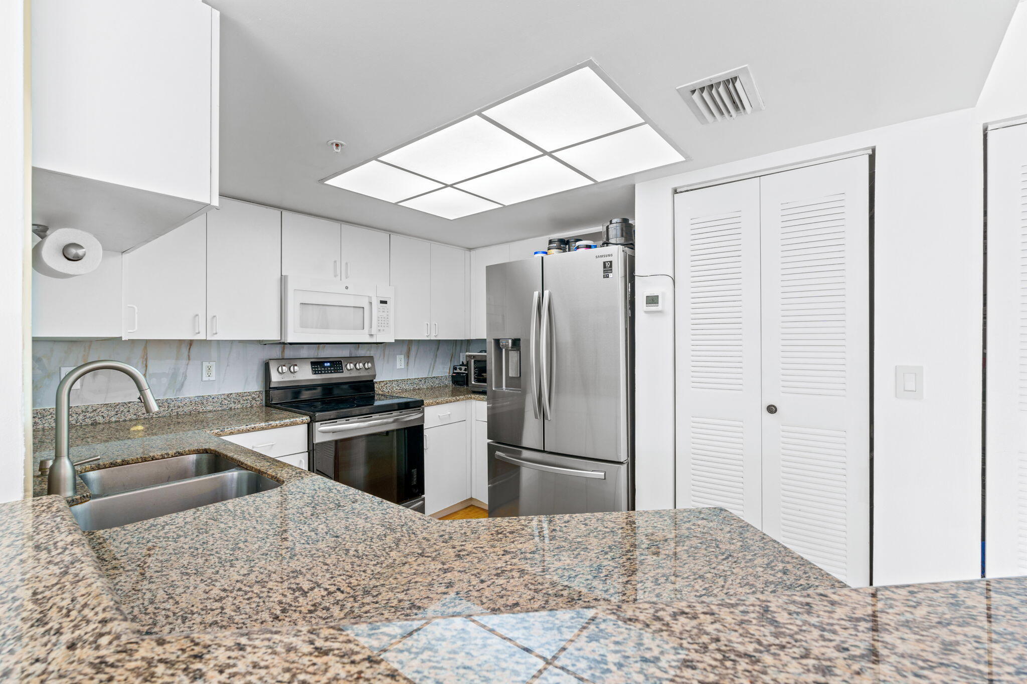 GRAND VIEW AT CRESTWOOD CONDO - Residential