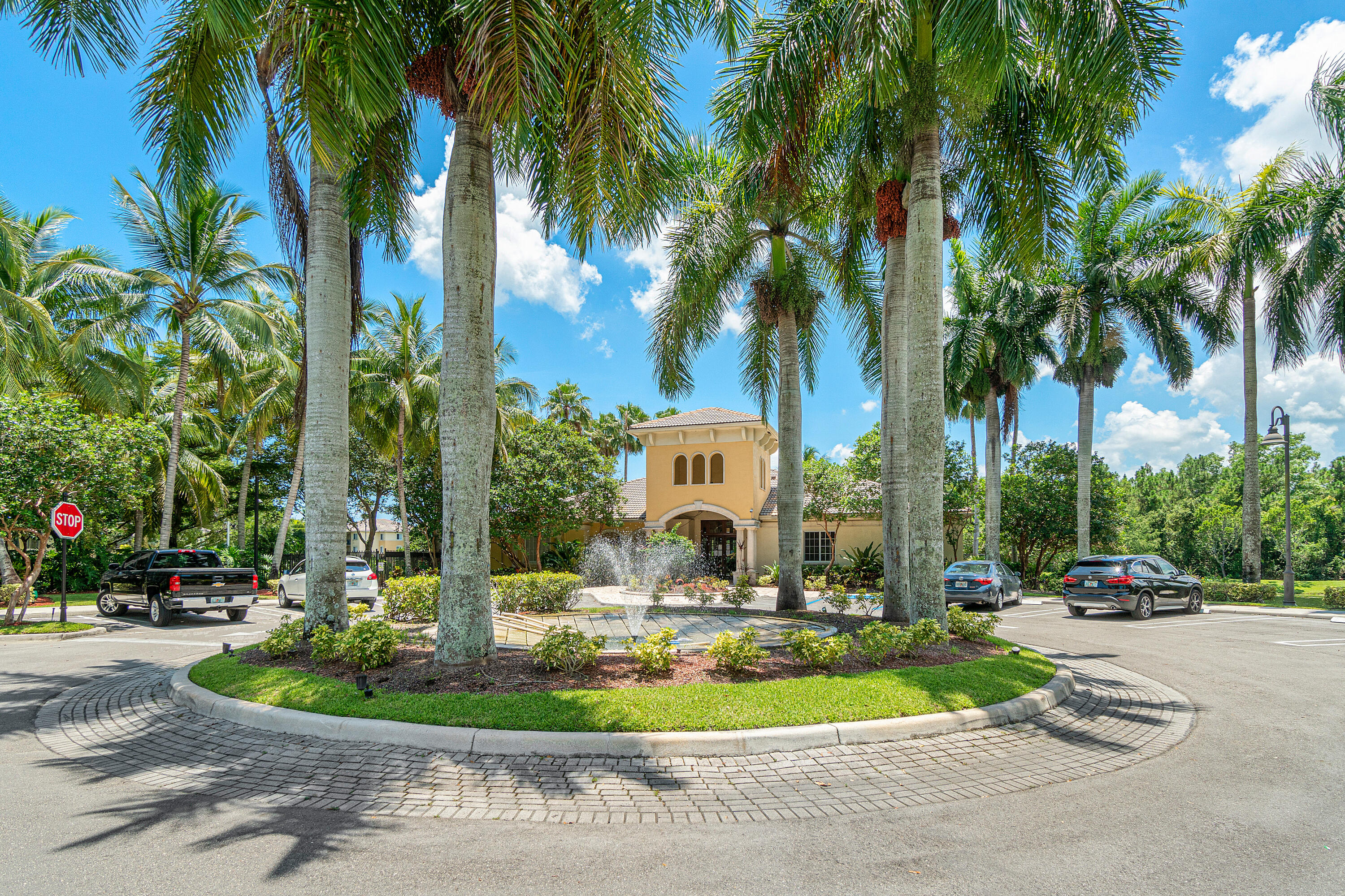 GRAND VIEW AT CRESTWOOD CONDO - Residential