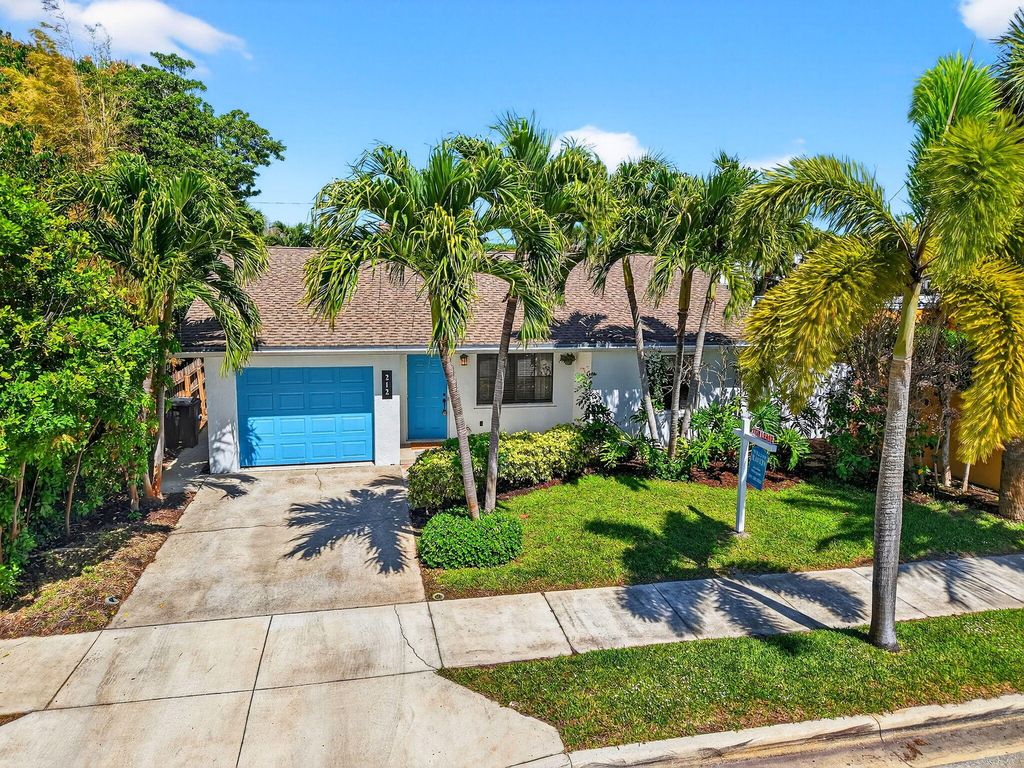 Photo of 212 Dartmouth Dr, Lake Worth Beach, FL 33460 (MLS # B26001112)