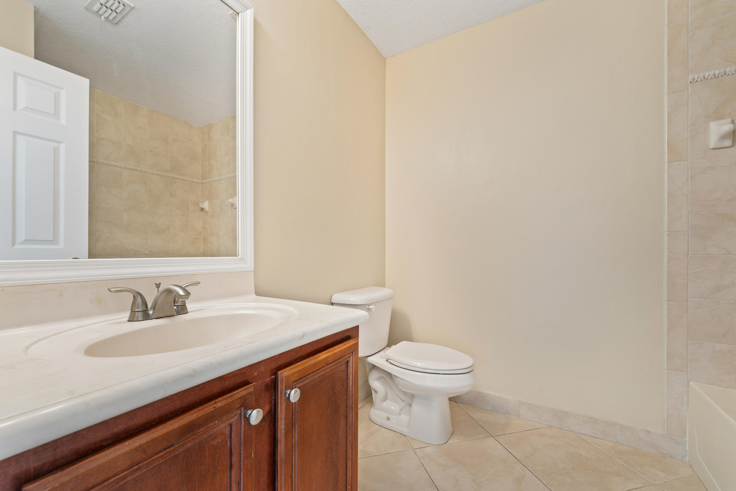 FIRST REPLAT OF PORTOFINO ISLES - Residential