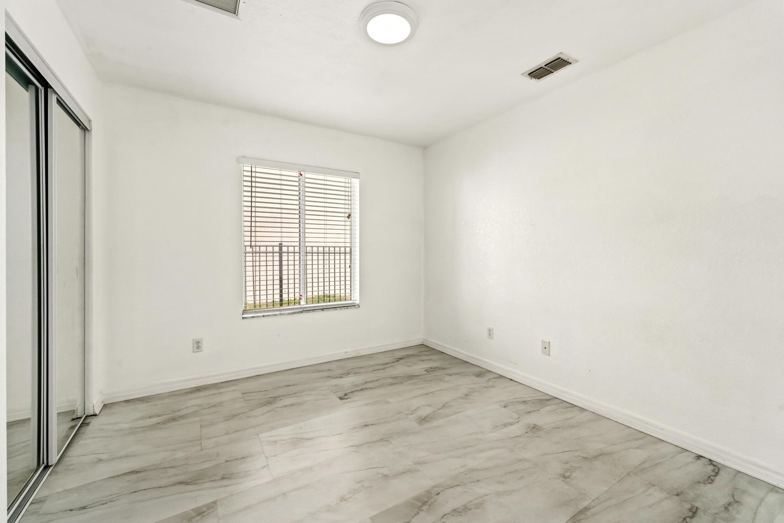 FIRST REPLAT OF PORTOFINO ISLES - Residential