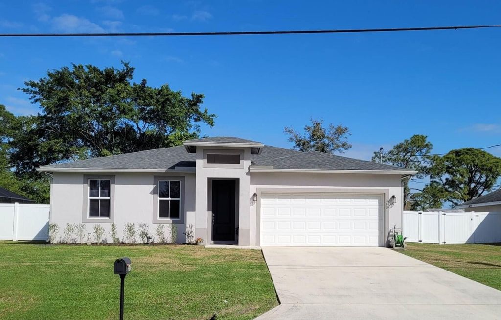 Photo of 365 SE Thanksgiving Avenue, Port St Lucie, FL 34984 (MLS # R10916673)