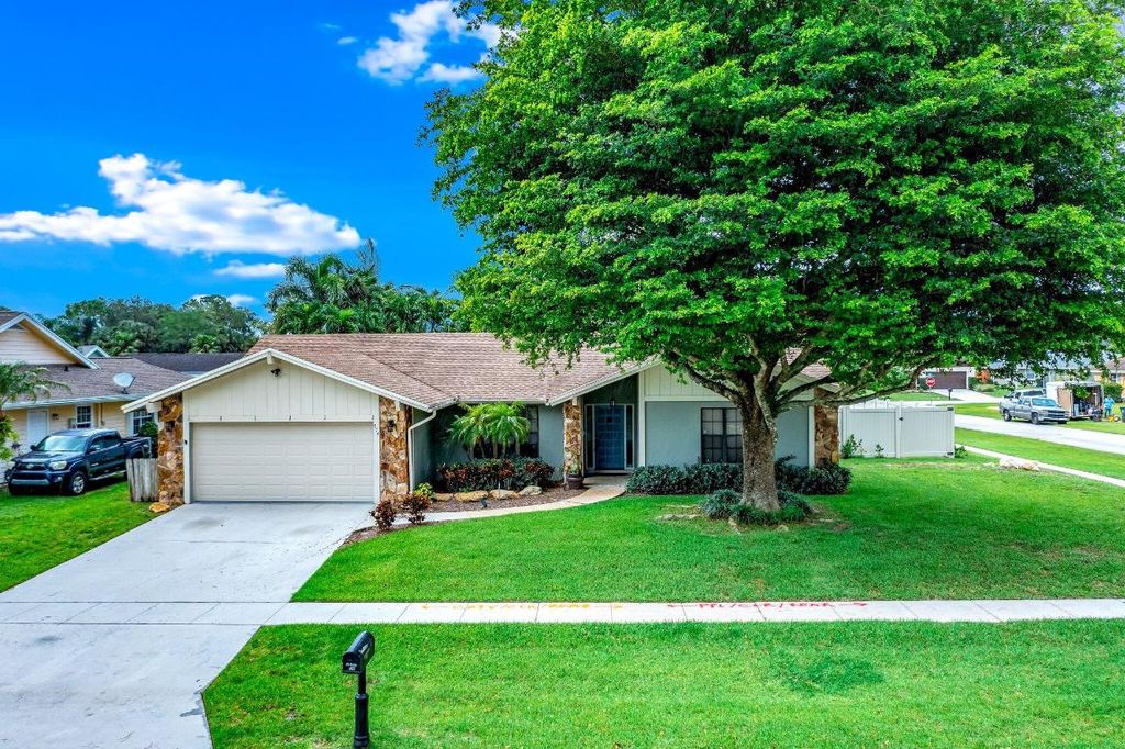 Photo of 574 Juniper Place, Wellington, FL 33414 (MLS # R11152851)