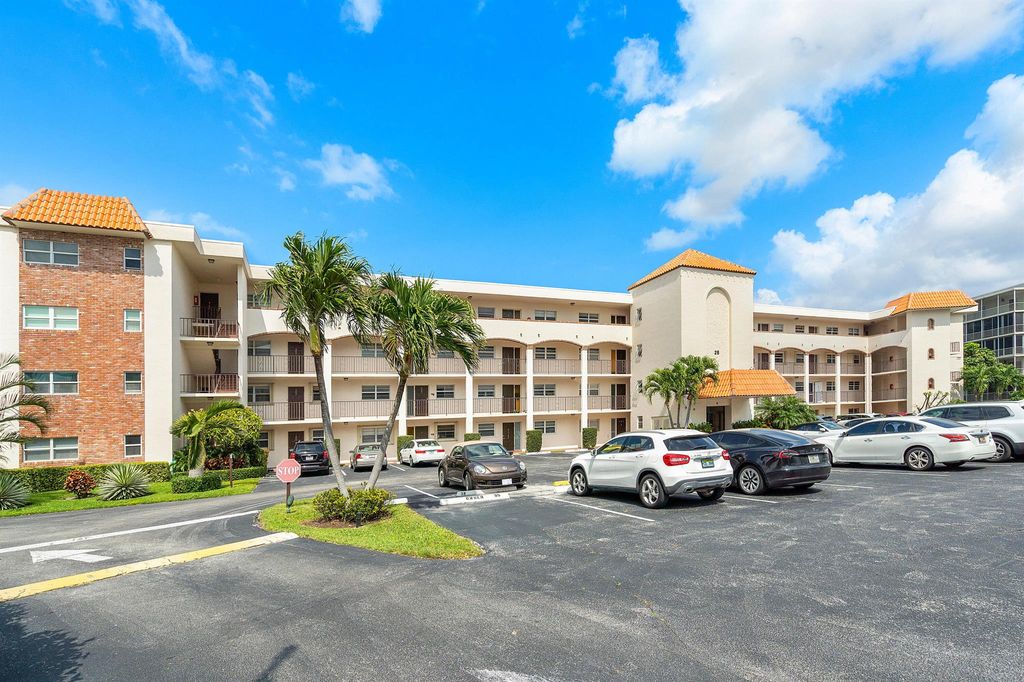 Photo of 28 Yacht Club Drive #402, North Palm Beach, FL 33408 (MLS # R10974528)