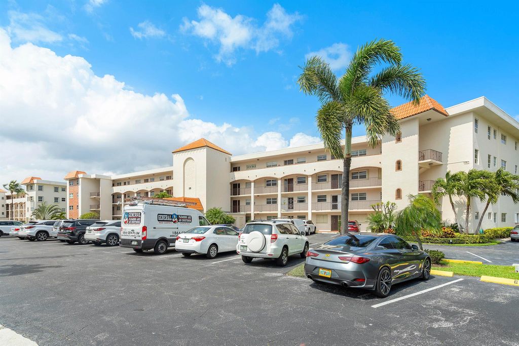 Photo of 28 Yacht Club Drive #402, North Palm Beach, FL 33408 (MLS # R10974528)