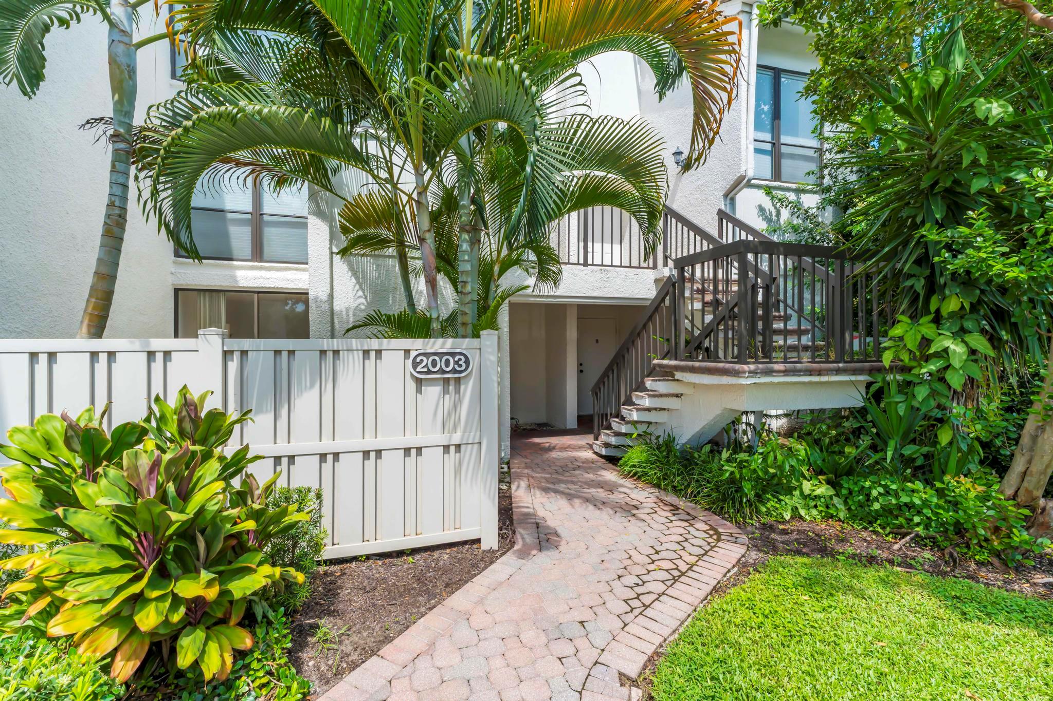 View photos, virtual tours, details... 2003 Bridgewood Drive 2003