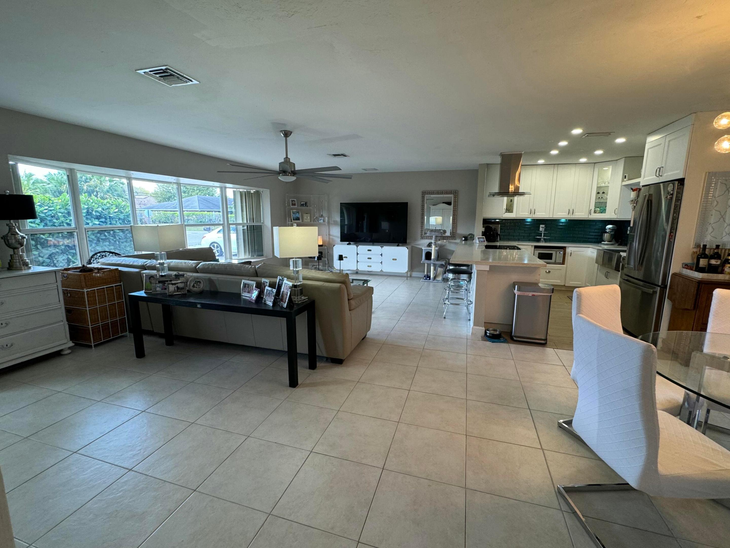 PARADISE PALMS UNIT 4 - Residential