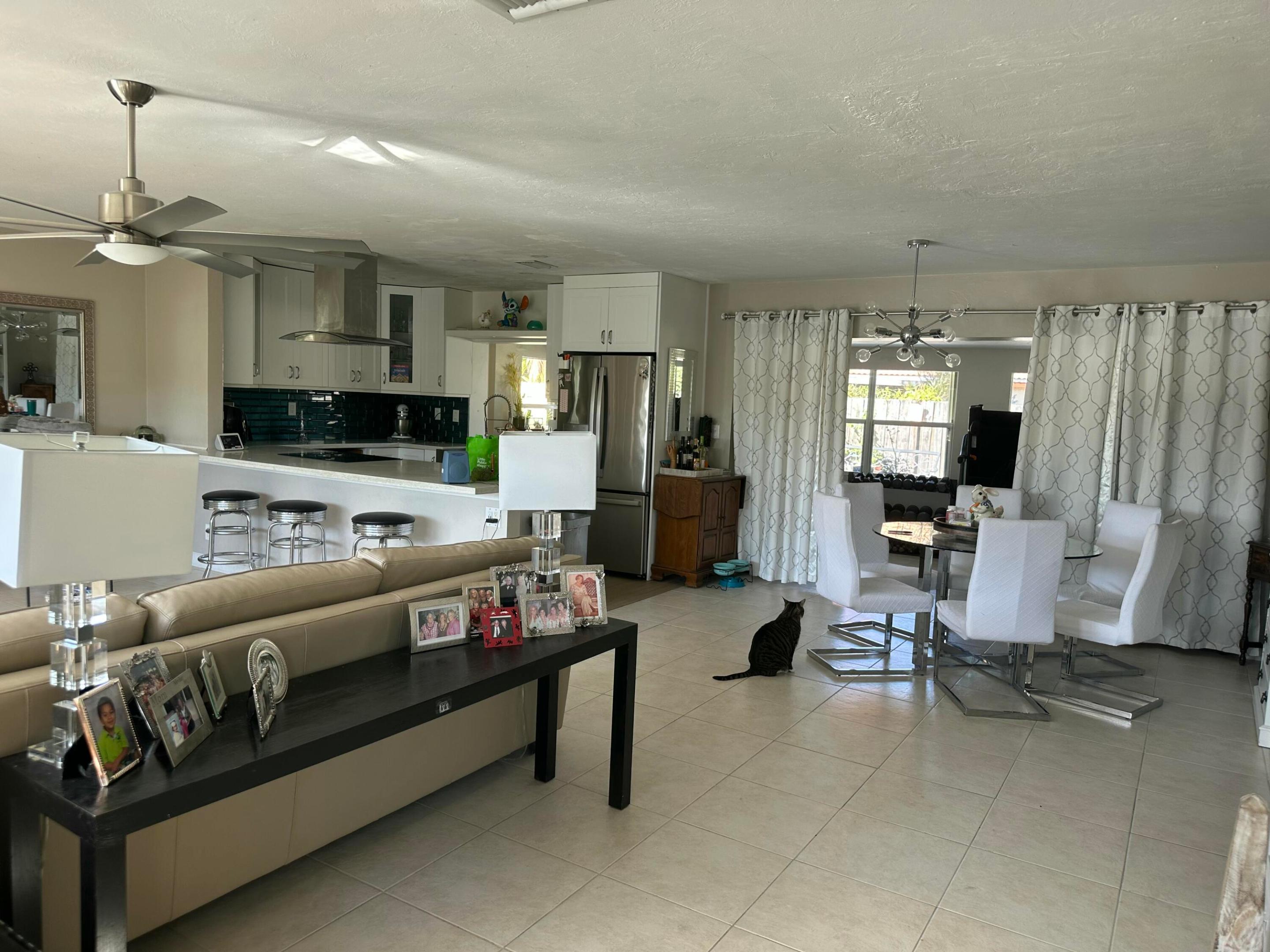 PARADISE PALMS UNIT 4 - Residential