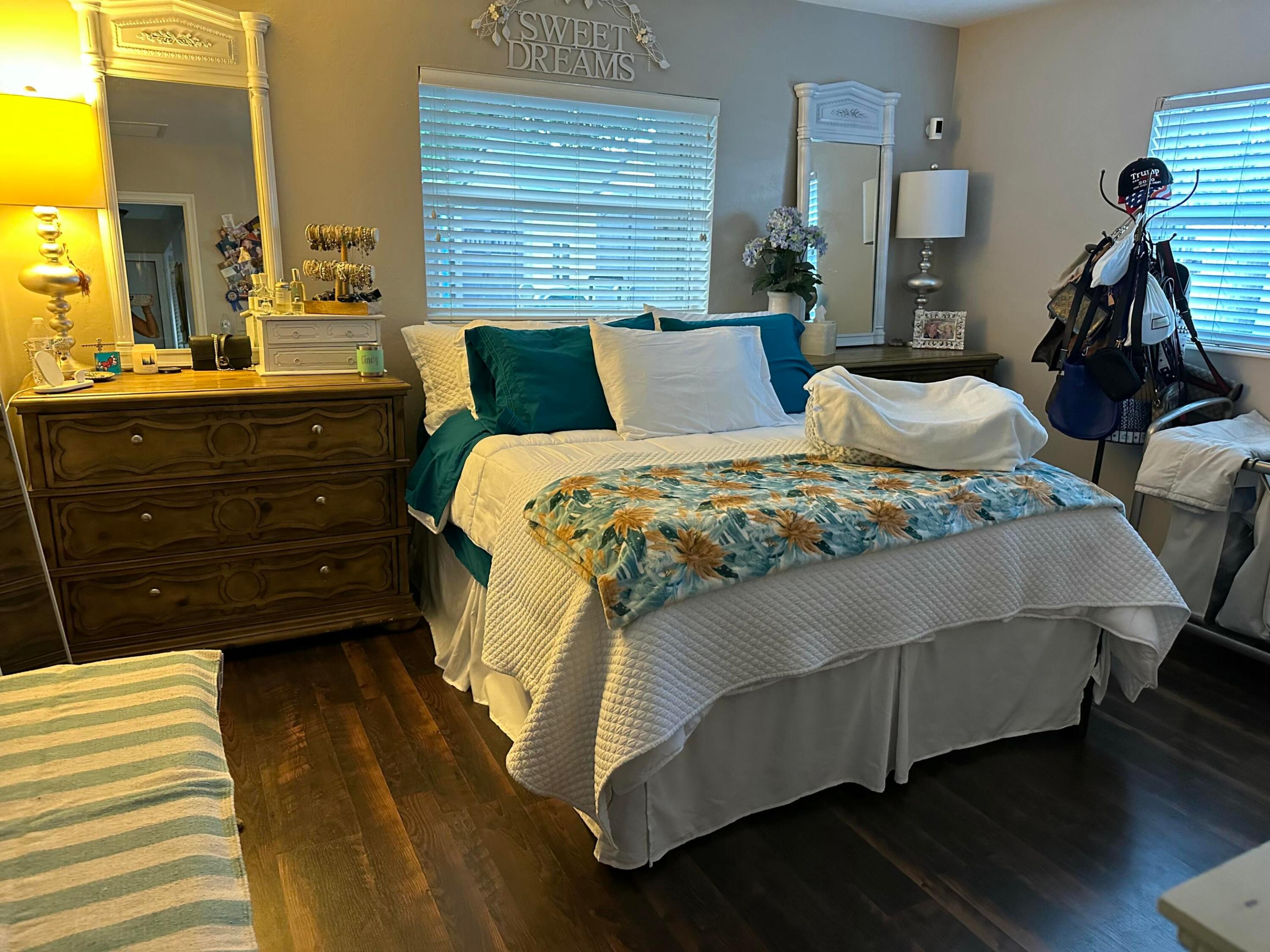 PARADISE PALMS UNIT 4 - Residential