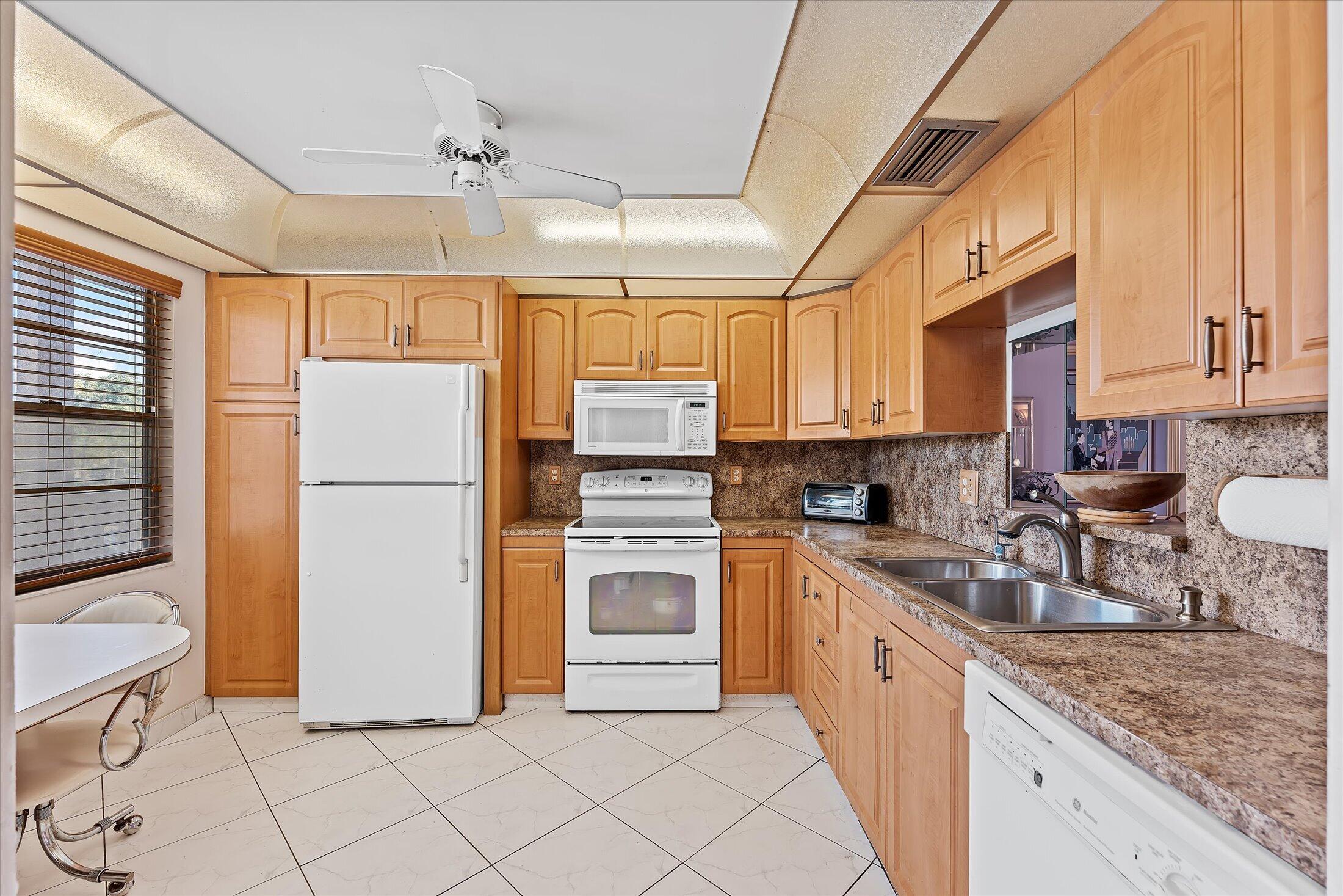 LUCAYA VILLAGE 1-C CONDO - Residential