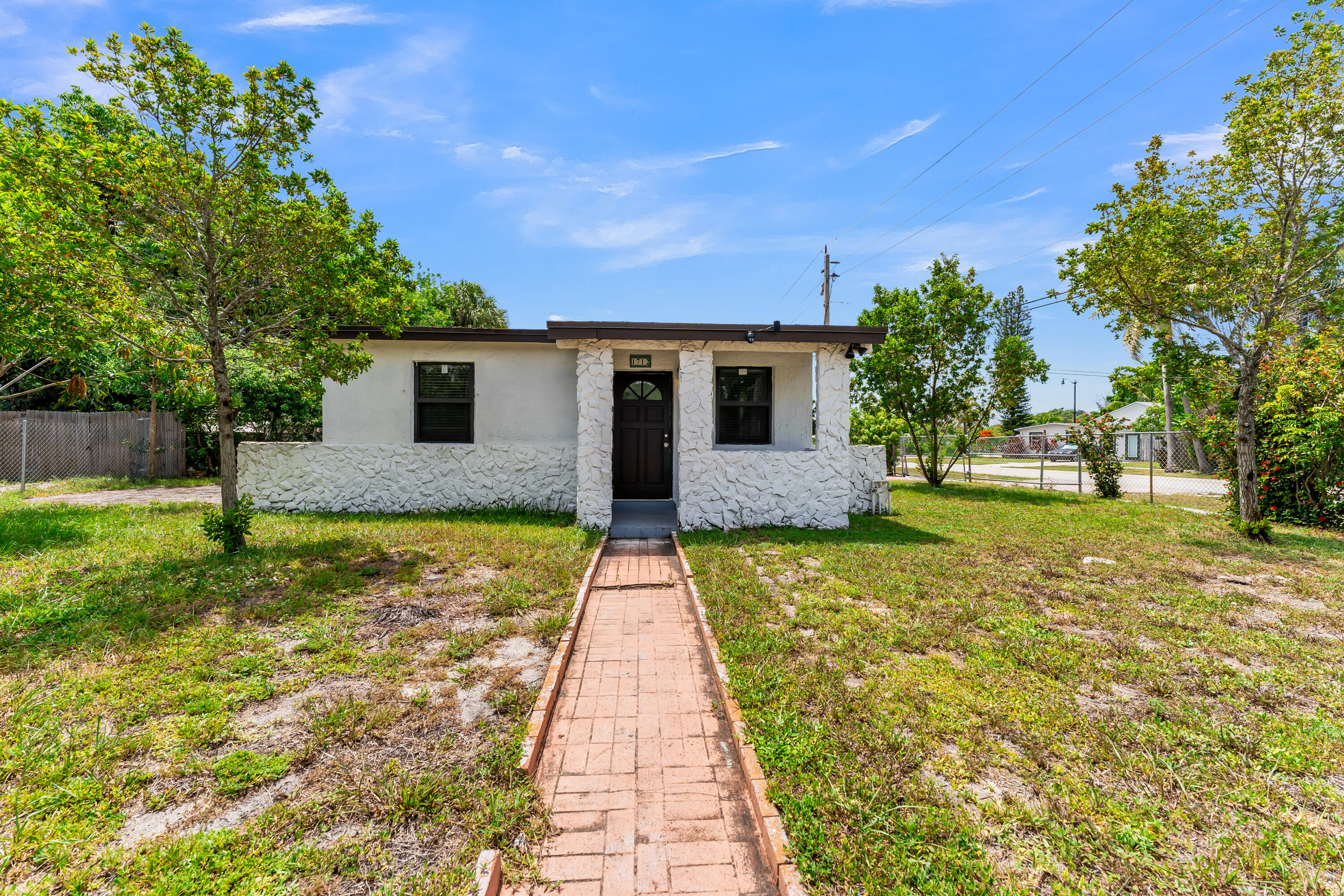 1712 NE 50TH Court