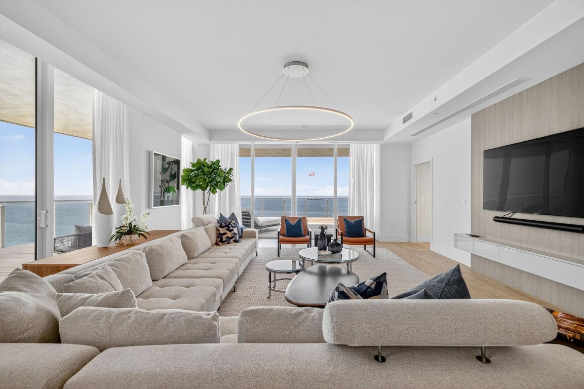 Four Seasons - Residential