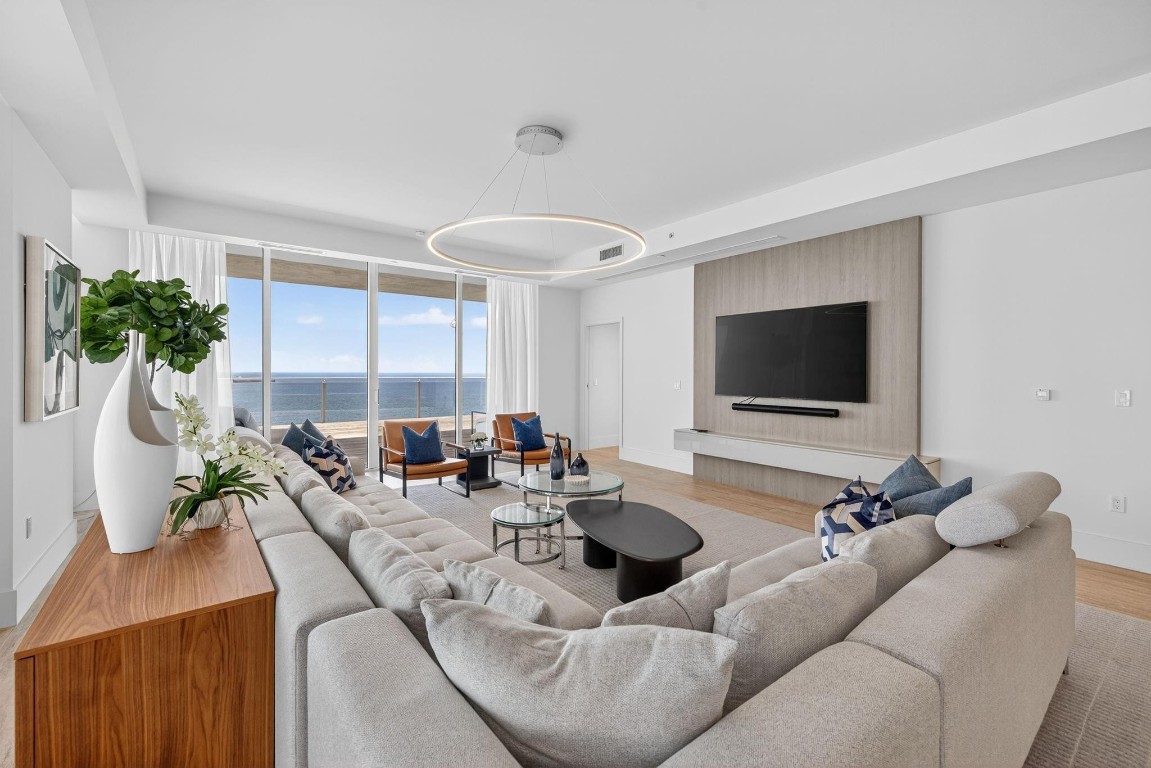 Four Seasons - Residential