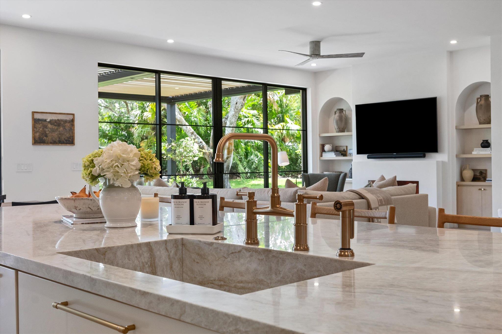 BREAKERS WEST - Residential