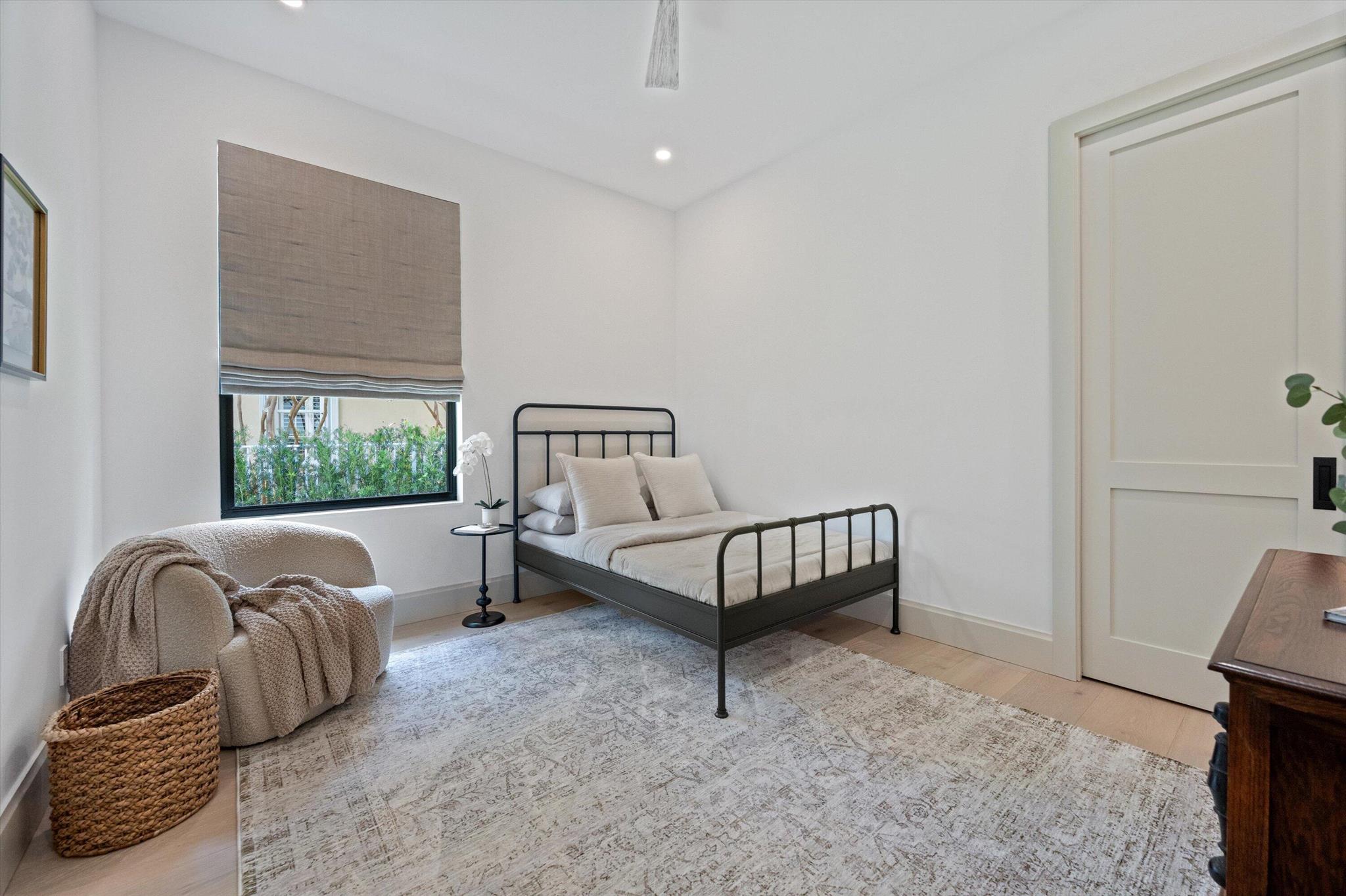 BREAKERS WEST - Residential