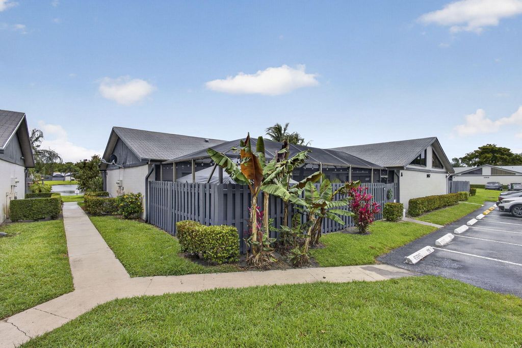 Photo of 1057 Summit Trail Circle #B, West Palm Beach, FL 33415 (MLS # B26024621)