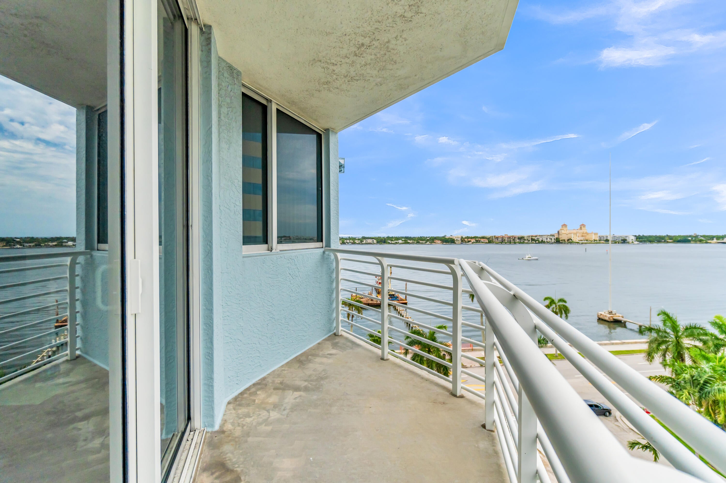 1551 N FLAGLER Drive 817