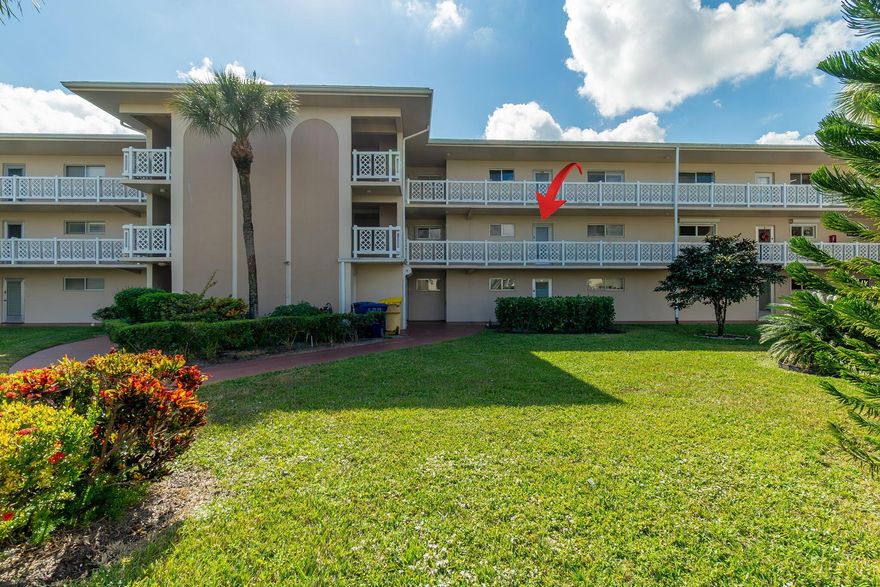 Step into this amazing, 2nd floor unit in the vibrant, 55+ community of Lake Clarke Gardens. 2 bedroom and 1.5 bath freshly painted unit with a huge screened in patio. Lake Clarke Gardens has a wide variety of amenities including billiards, bocce ball, shuffleboard, card room, two pools, fitness center, putting green, and more. All of which help the residents enjoy an active lifestyle within the community.