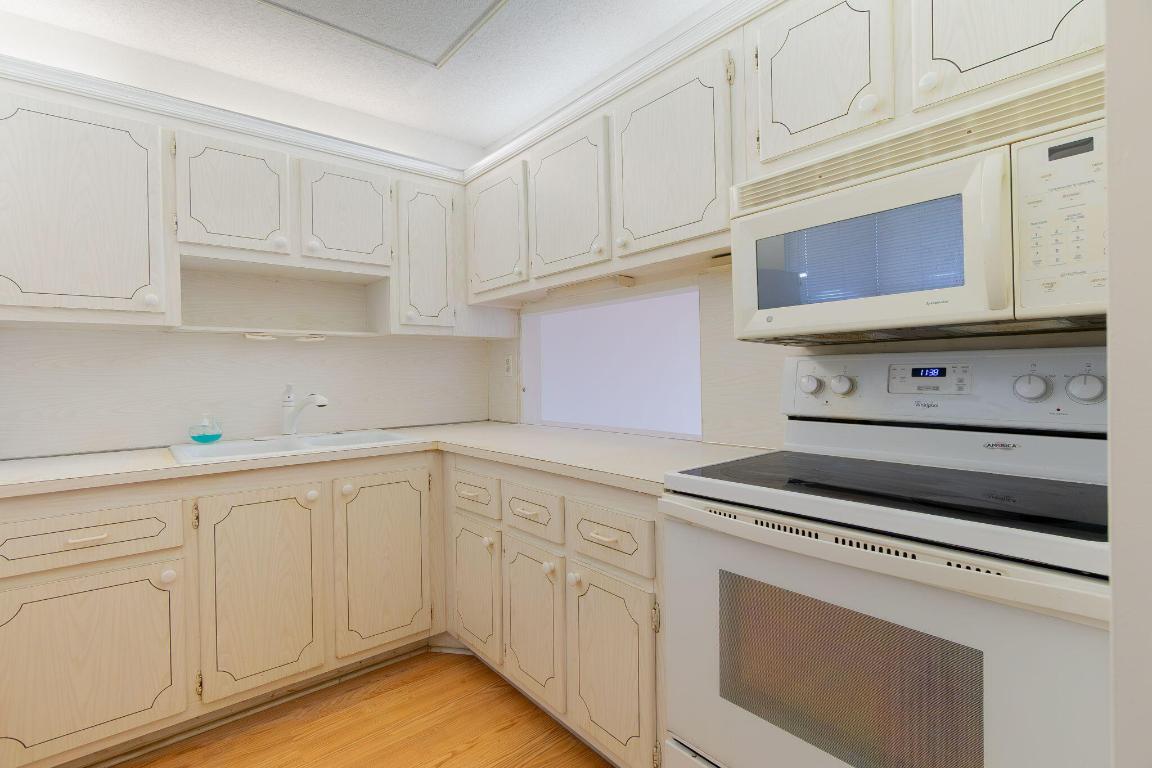 2682 Garden Drive S 208