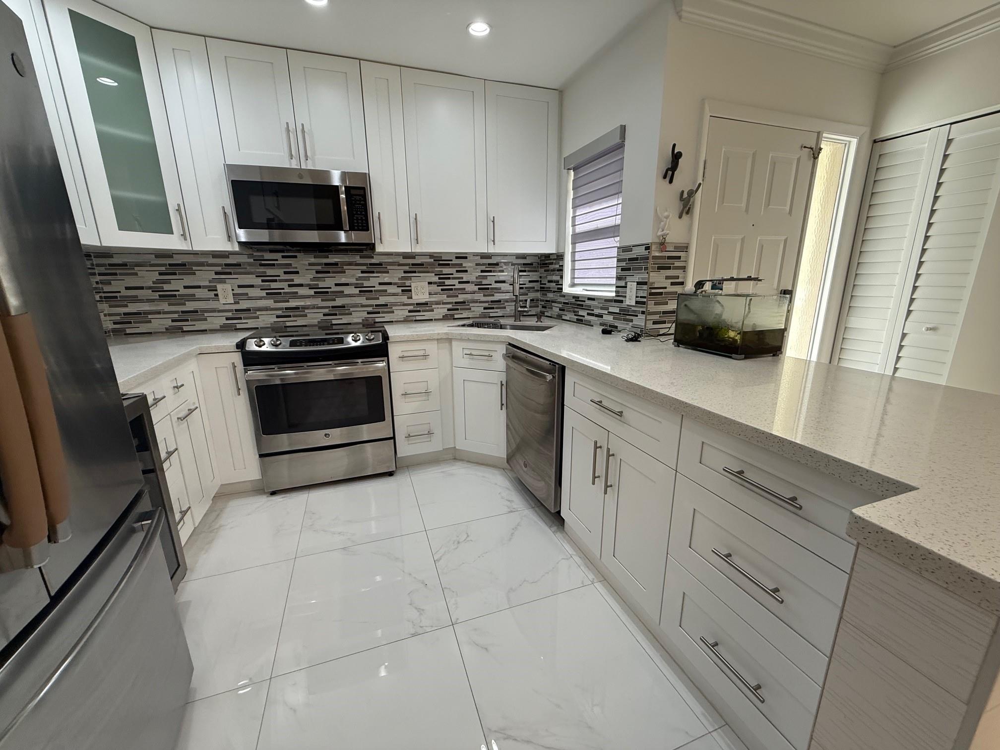 APPLEWOOD VILLAGE 4 - Residential