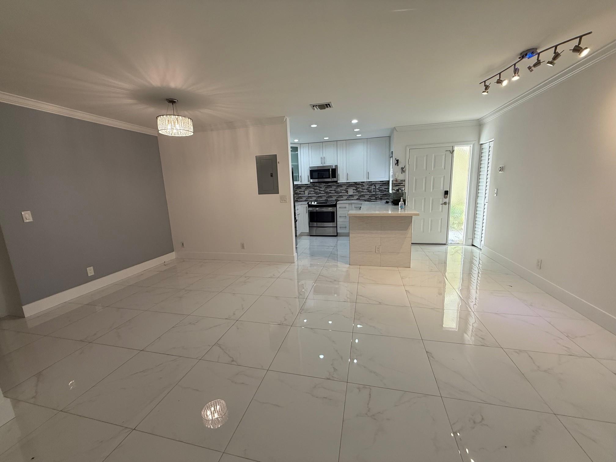 APPLEWOOD VILLAGE 4 - Residential