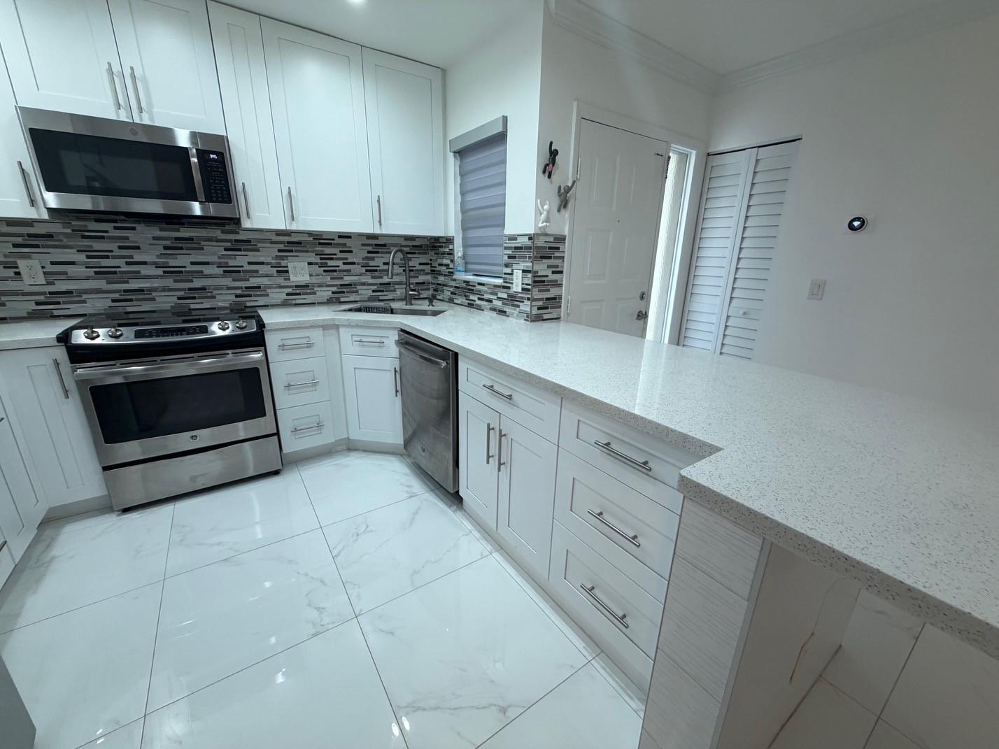 APPLEWOOD VILLAGE 4 - Residential