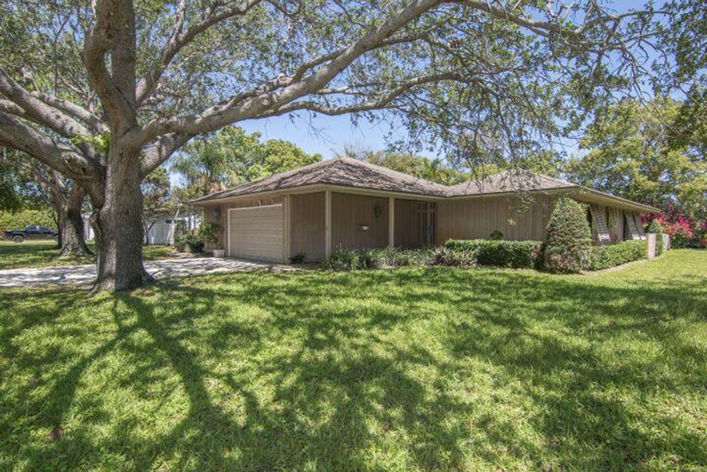 Photo of 601 Lighthouse Drive, North Palm Beach, FL 33408 (MLS # R10930031)