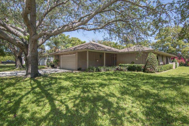 Photo of 601 Lighthouse Drive, North Palm Beach, FL 33408 (MLS # R10930031)