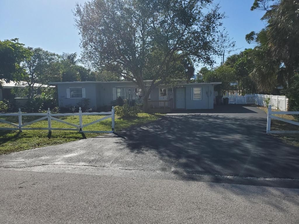 Photo of 505 SW South Carolina Drive, Stuart, FL 34994 (MLS # R10950026)