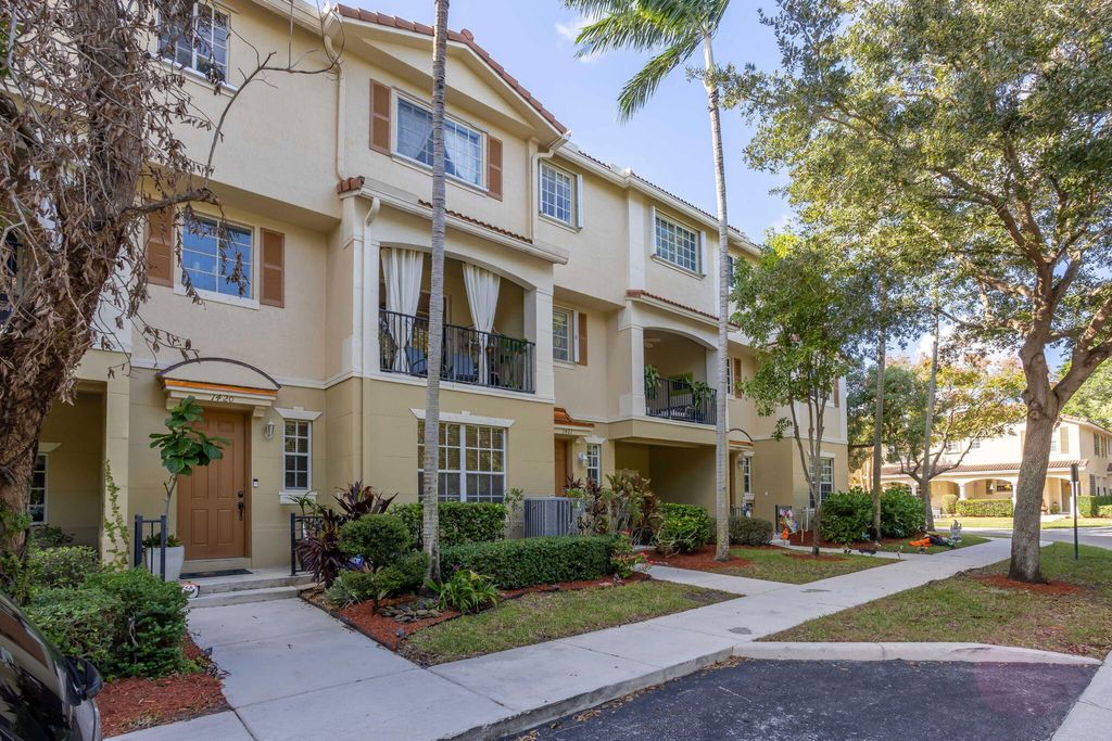 Photo of 1422 E Wickham Circle #1422, Delray Beach, FL 33445 (MLS # R11035567)