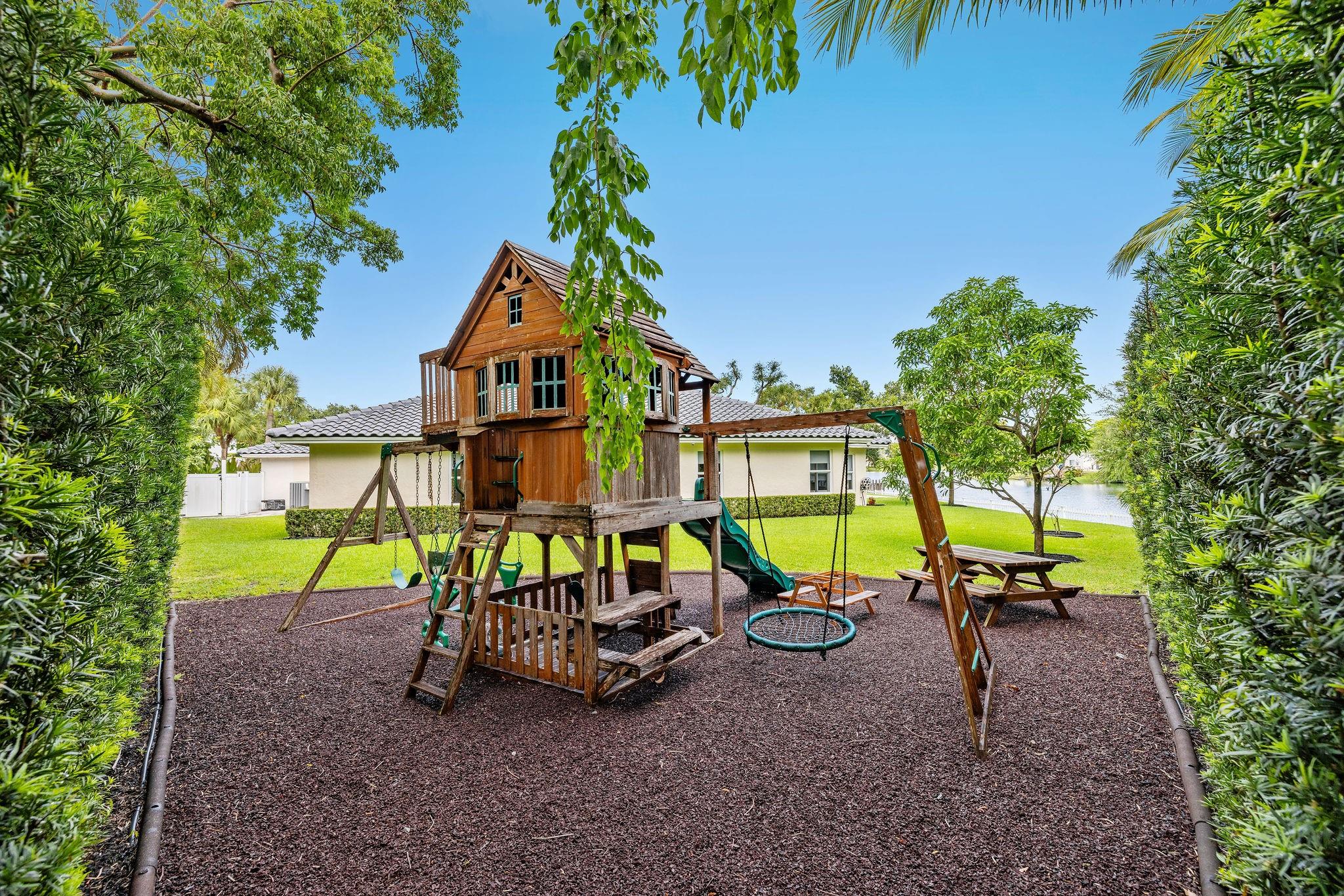 Emerald Hills Sec 3 83-27 - Residential