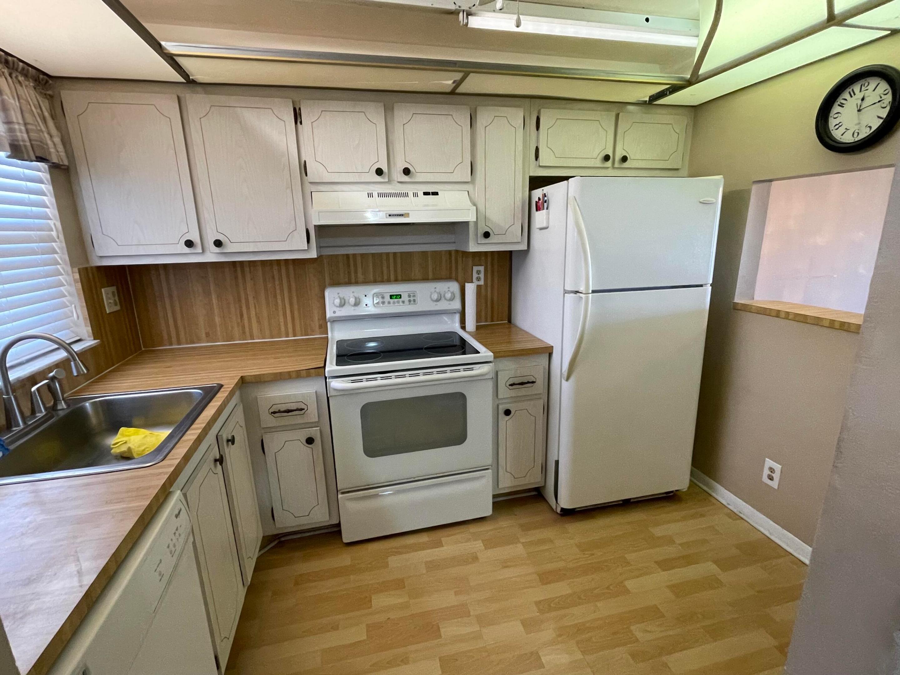 SUNRISE LAKES PHASE 3 - Residential