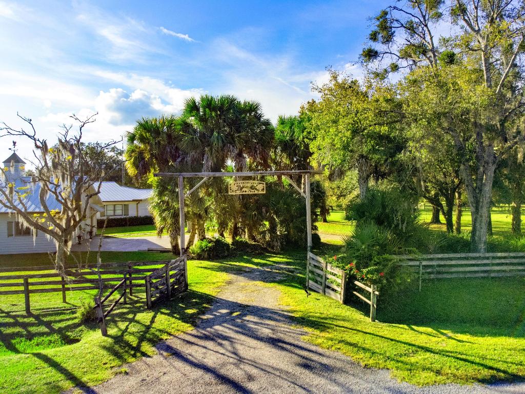 INDIAN HAMMOCK HUNT AND RIDING - Residential