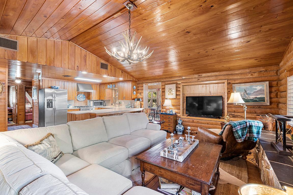 INDIAN HAMMOCK HUNT AND RIDING - Residential