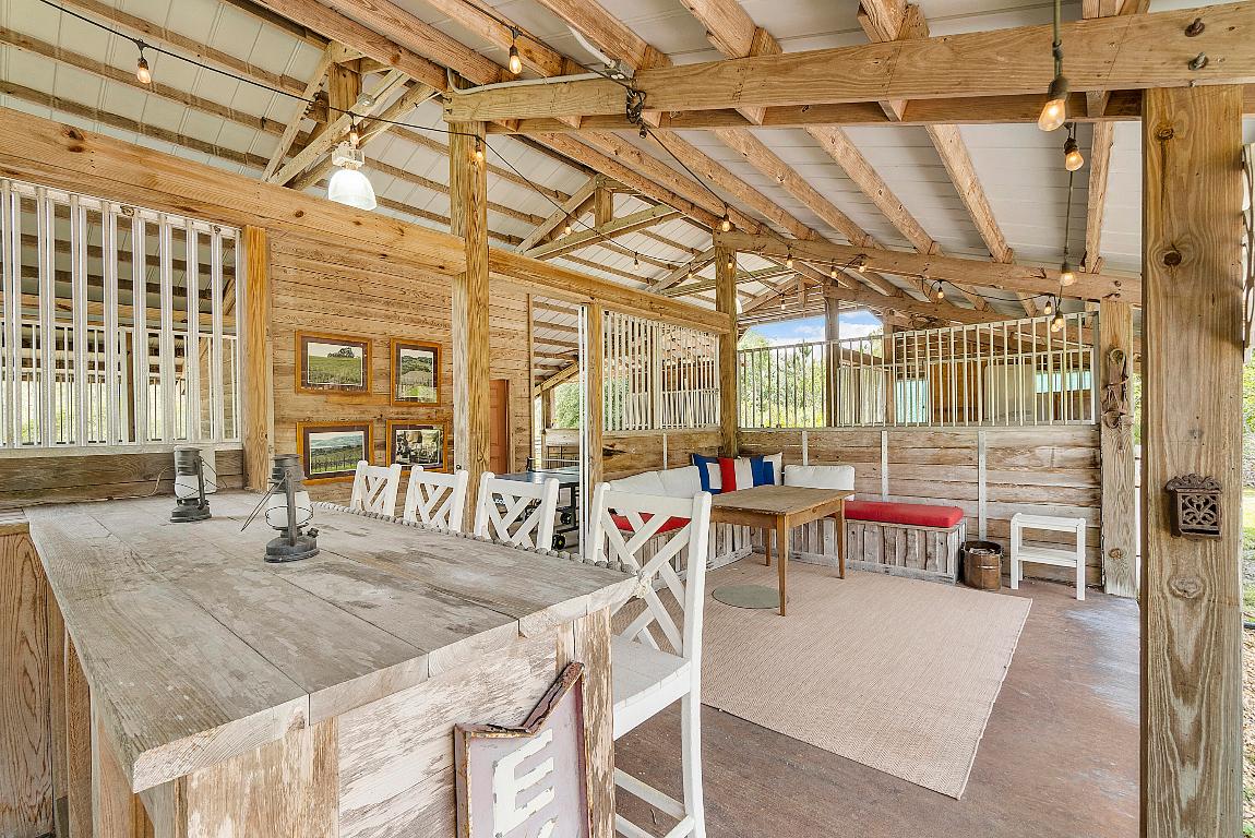 INDIAN HAMMOCK HUNT AND RIDING - Residential