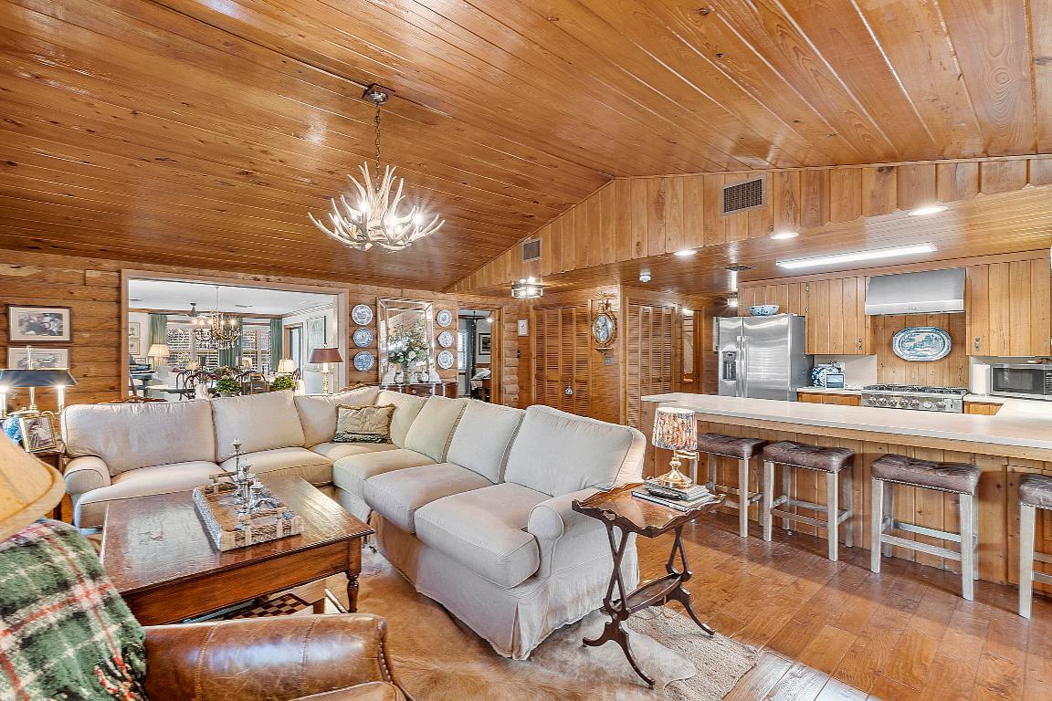 INDIAN HAMMOCK HUNT AND RIDING - Residential