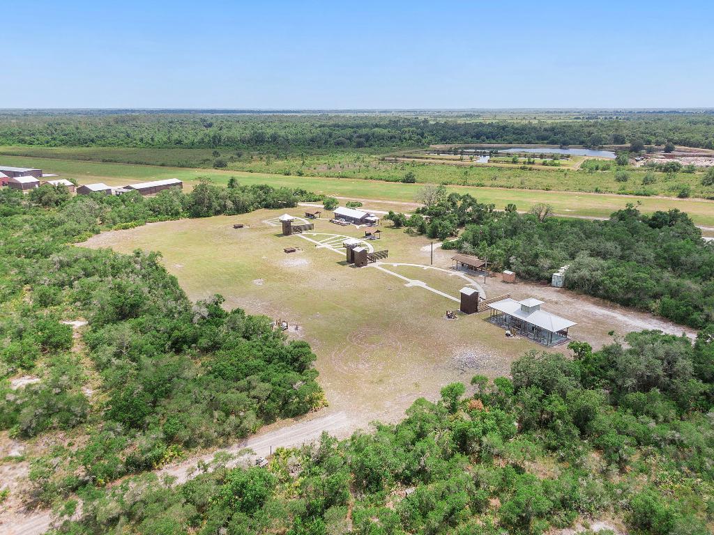 INDIAN HAMMOCK HUNT AND RIDING - Residential