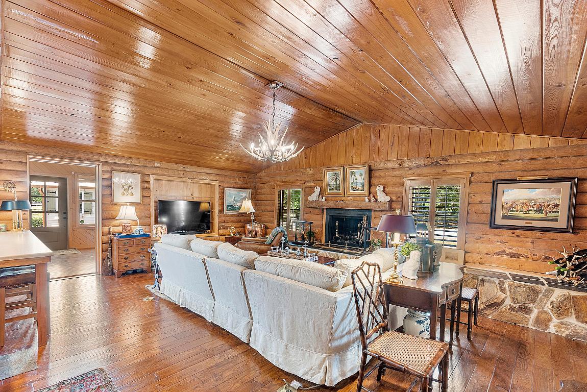 INDIAN HAMMOCK HUNT AND RIDING - Residential