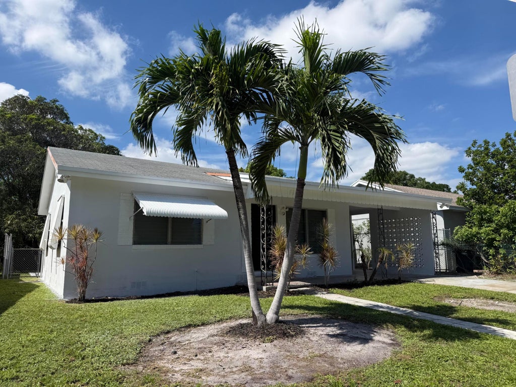 Photo of 817 S B Street, Lake Worth Beach, FL 33460 (MLS # B26087401)